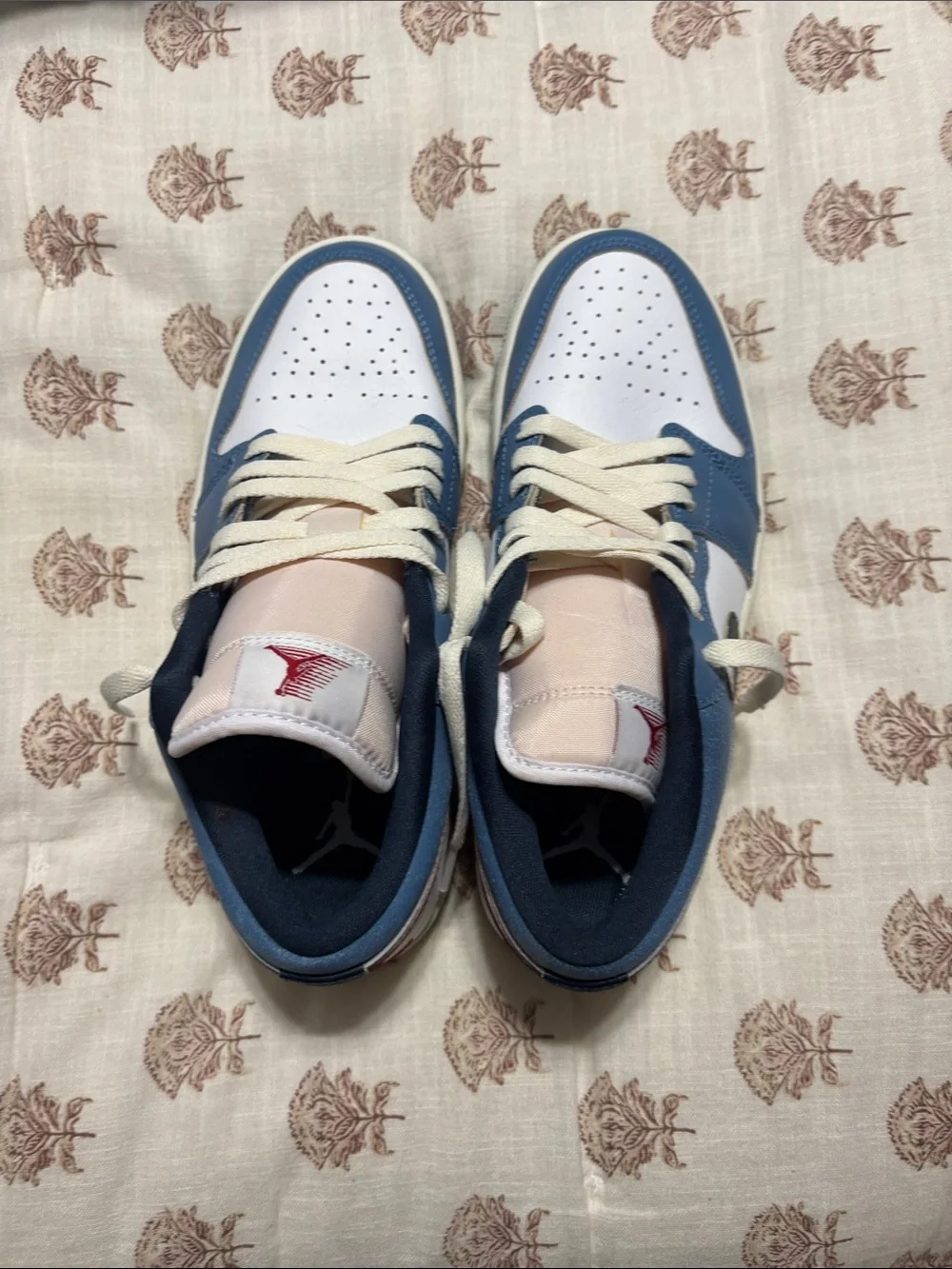 Nike Air Jordan men’s 6.5/womens 8 Low-Top Sneakers - never worn